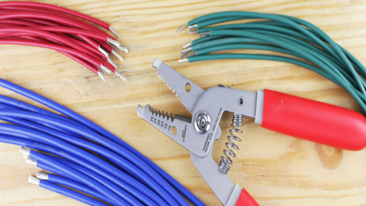 Stripping Wire With Diagonal Cutters